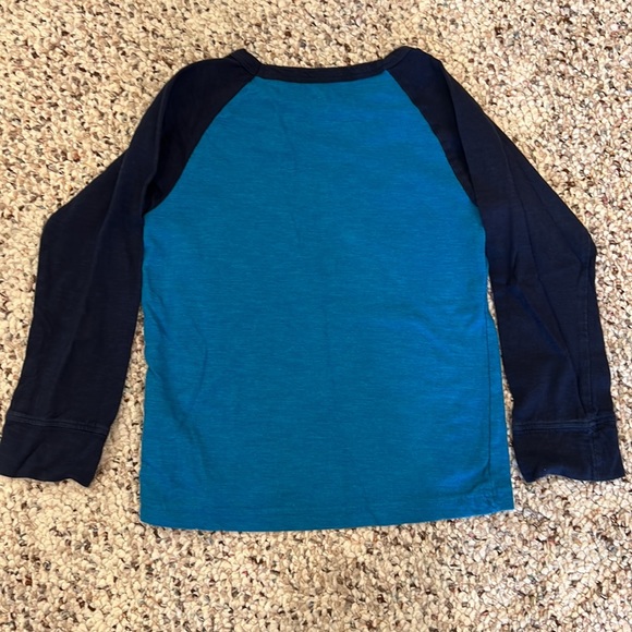 Boys long sleeve Childrens Place top - Picture 2 of 4